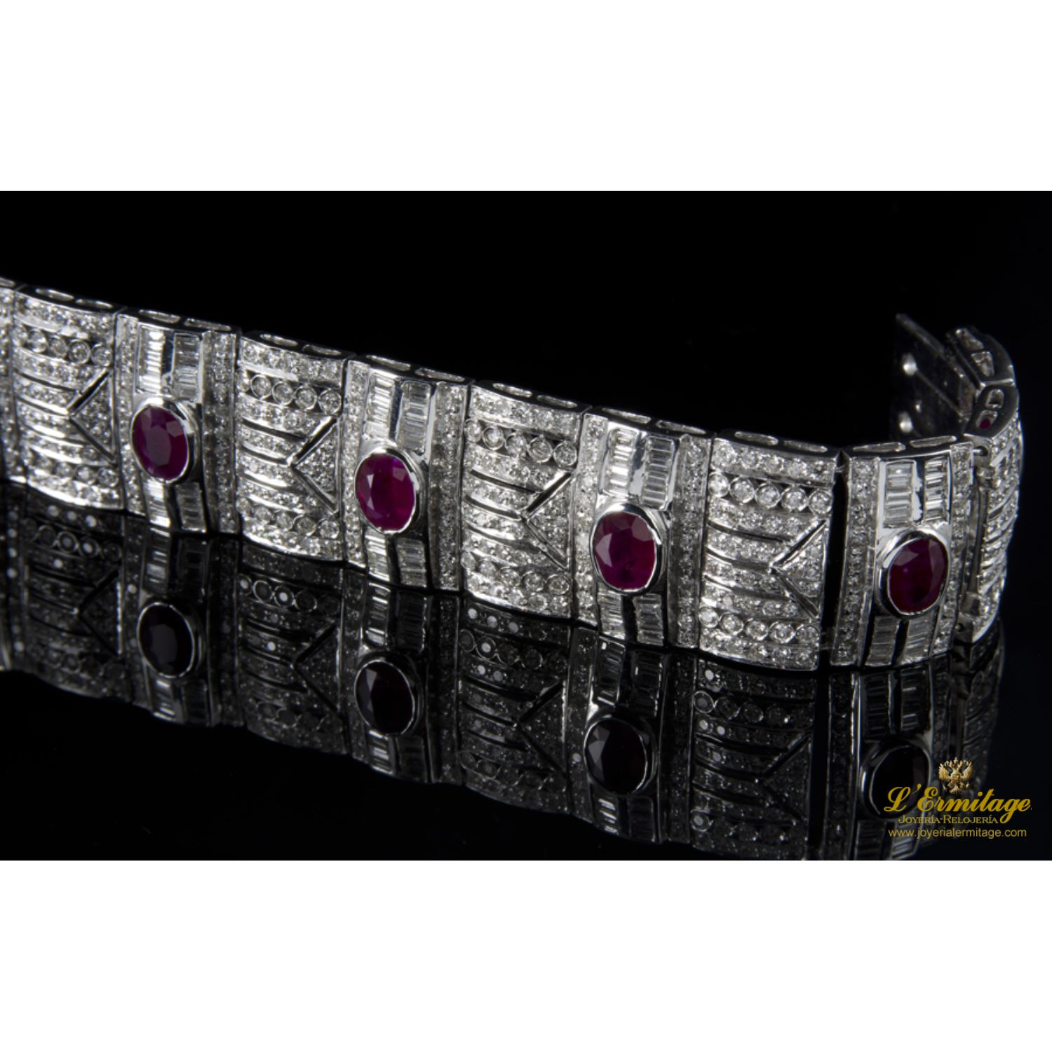 Pulsera ancha oro blanco diamantes y rubíes