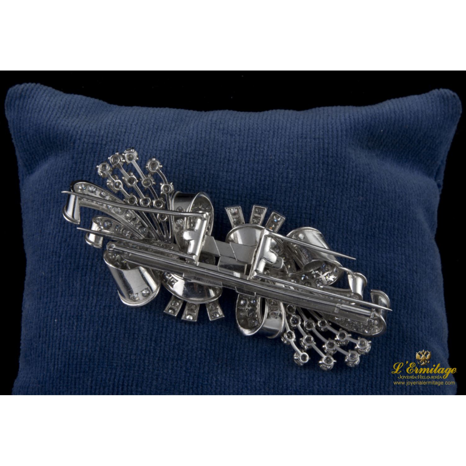 Broche doble clip en oro blanco y brillantes lazos