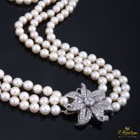 COLLARES<BR>COLLAR 3 HILOS DE PERLAS CON BROCHE FL...