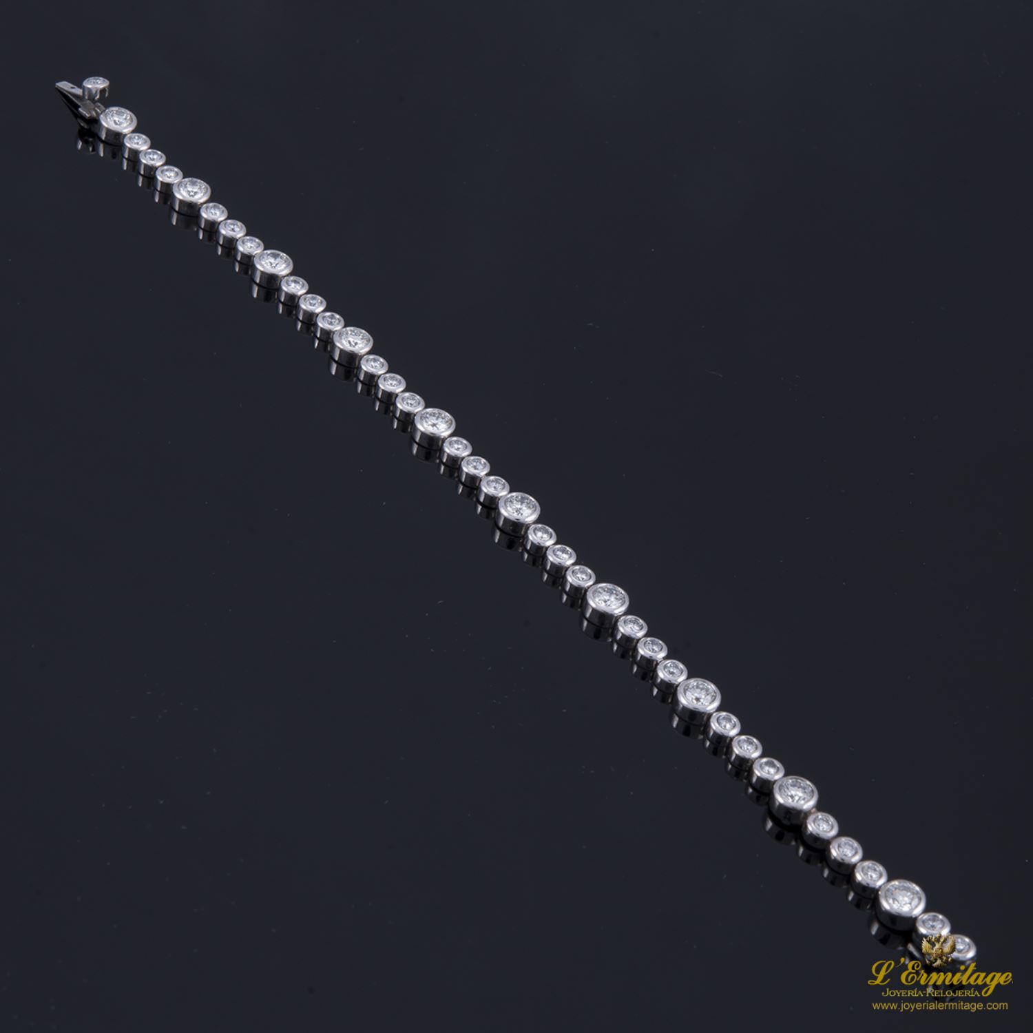 Pulsera riviere oro blanco y diamantes.