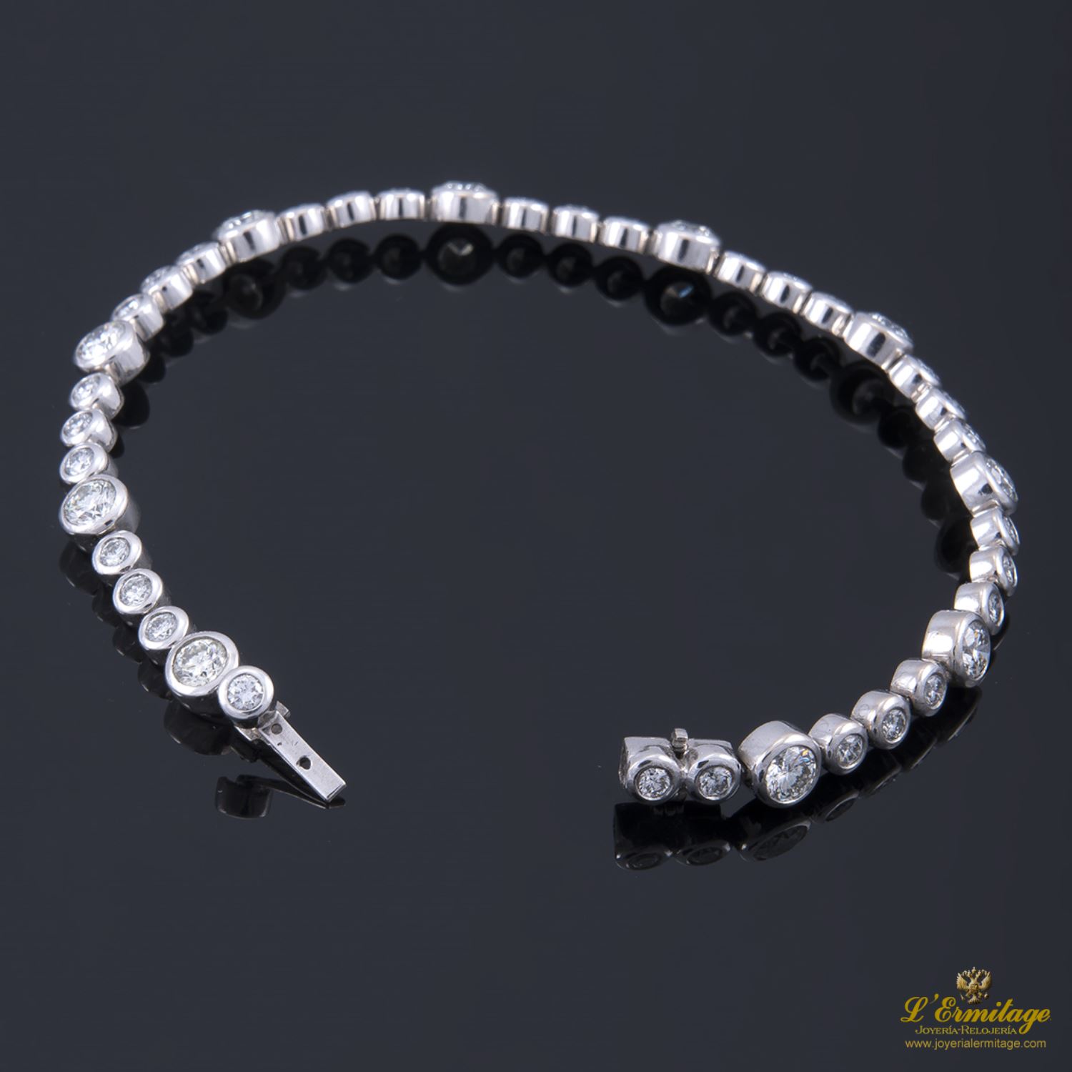 Pulsera riviere oro blanco y diamantes.