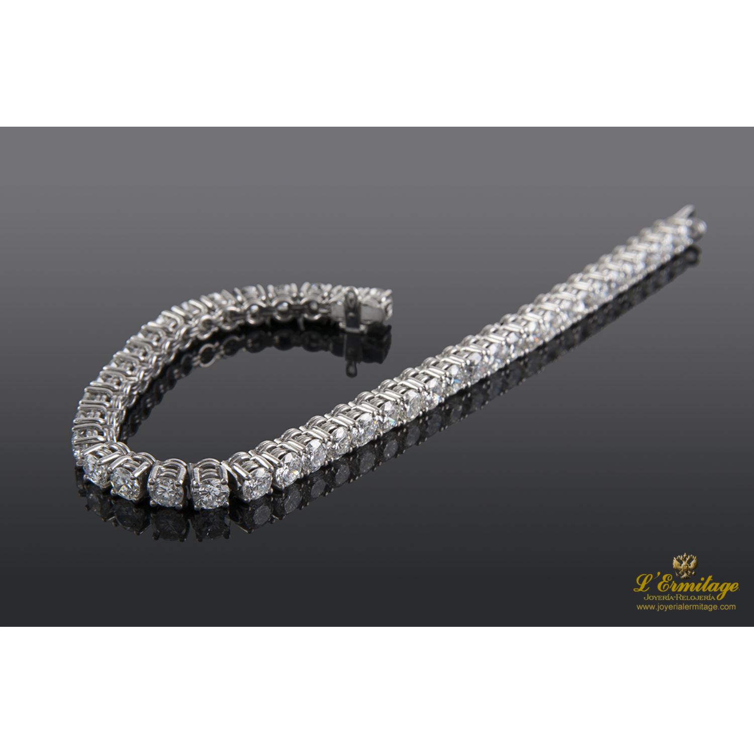 Pulsera riviere oro blanco y diamantes.