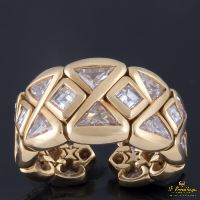 Sortija oro amarillo ancha y diamantes. 