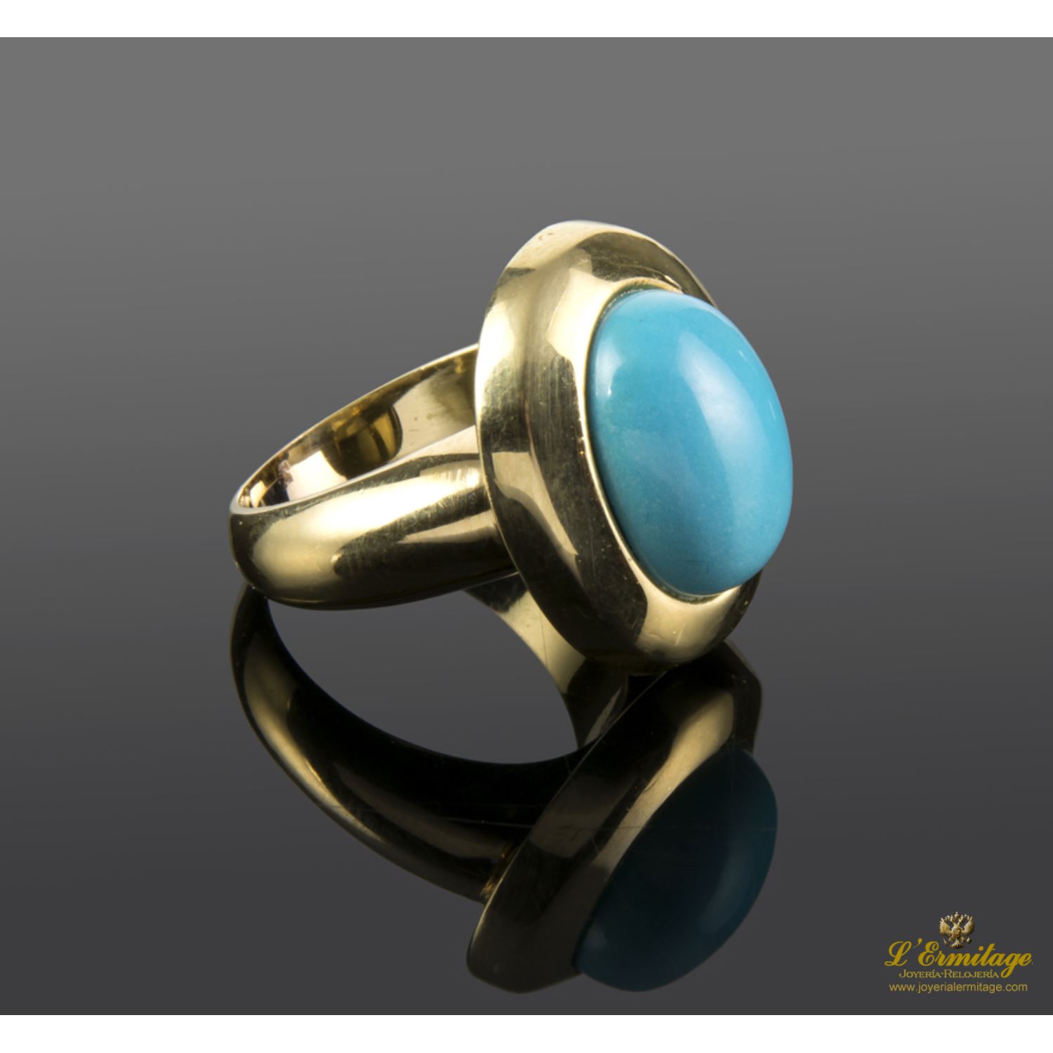 Sortija realizada en oro amarillo con una turqueza natural