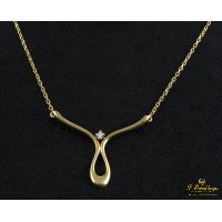 Collar realizado en oro amarillo con un brillante.