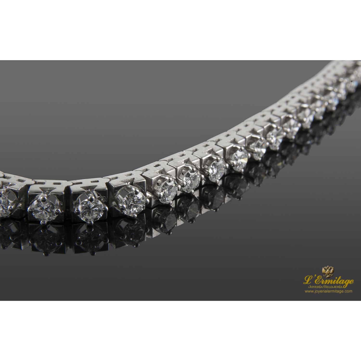 Pulsera riviere oro blanco y diamantes.