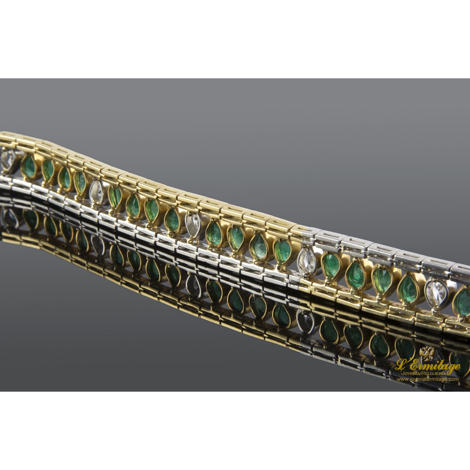 Pulsera art-deco esmeraldas talla pera y diamantes.