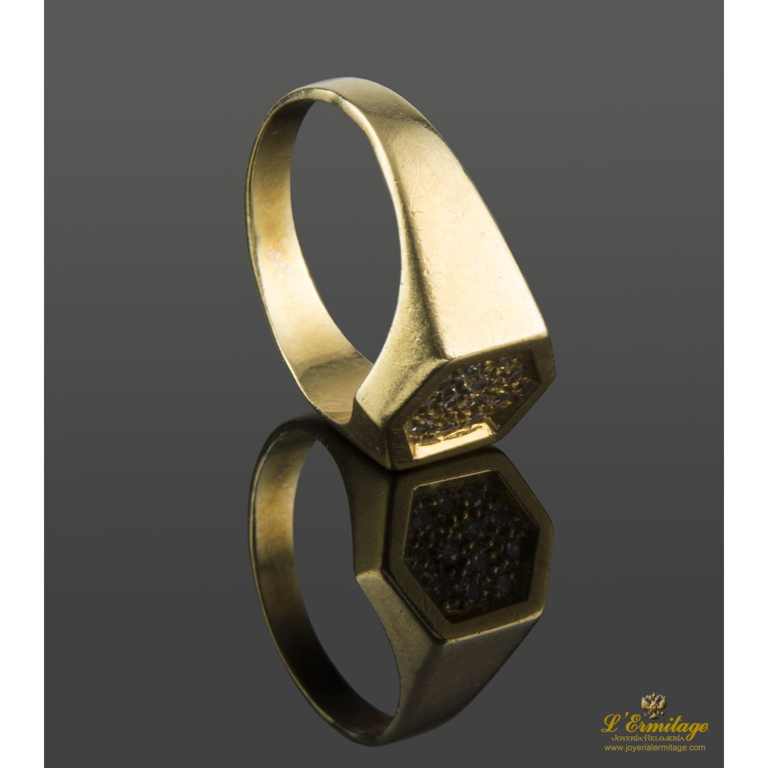 Sortija antigua oro amarillo y diamantes.