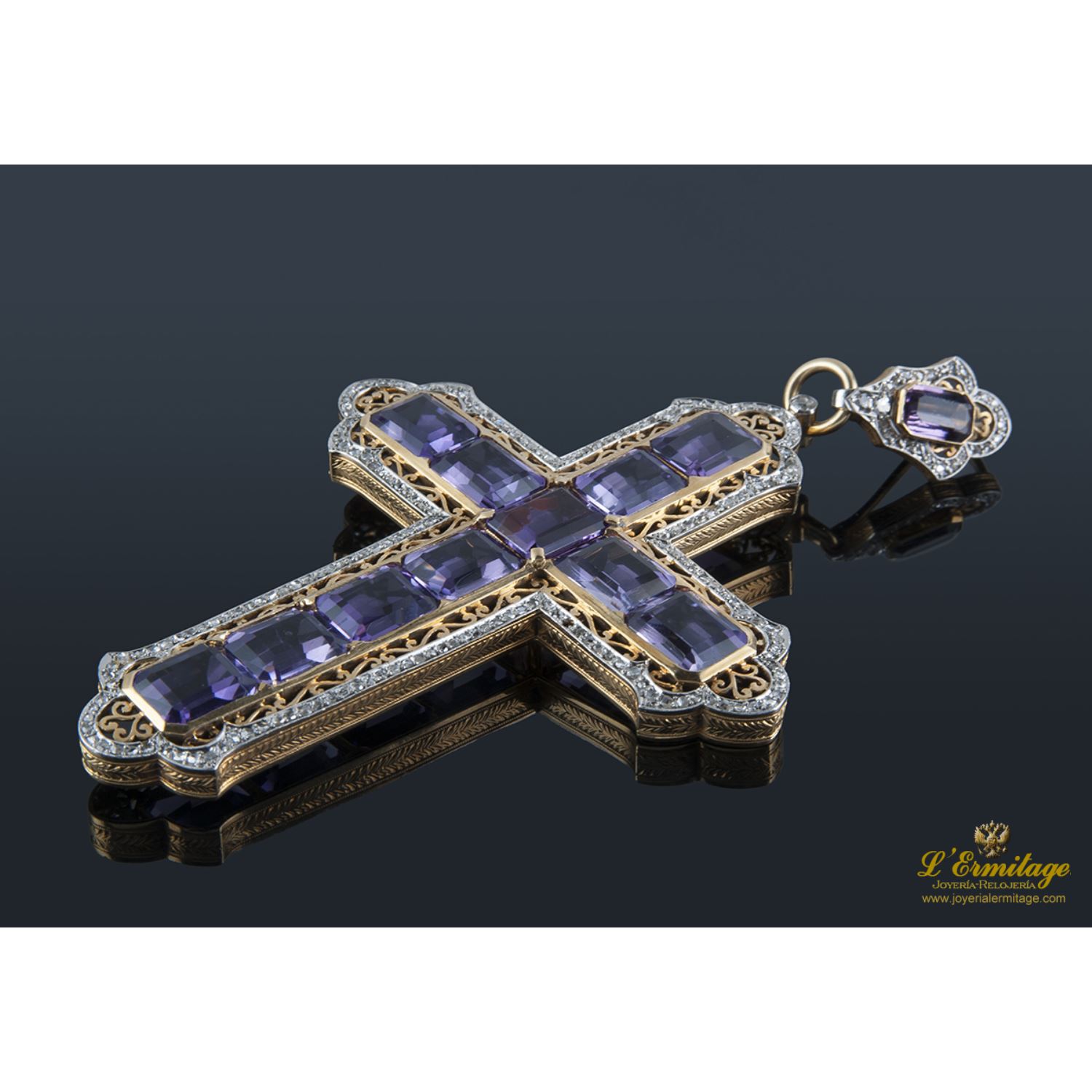 Cruz calada de obispo con amatistas y diamantes