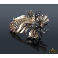 Broche antiguo oro amarillo con forma de hoja, diamantes y rubíes sinteticos