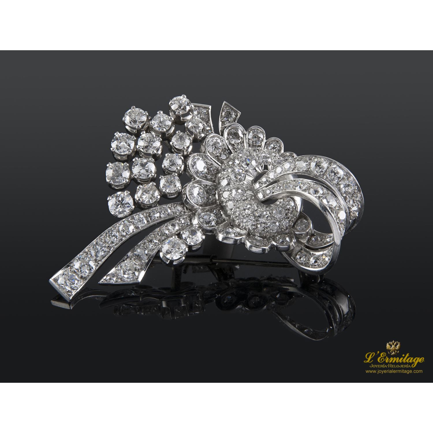 Broche doble de escote 