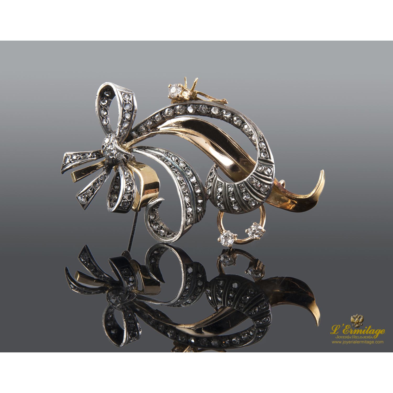 Broche antiguo oro amarillo y plata con diamantes