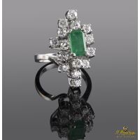 Sortija oro blanco esmeralda y diamantes