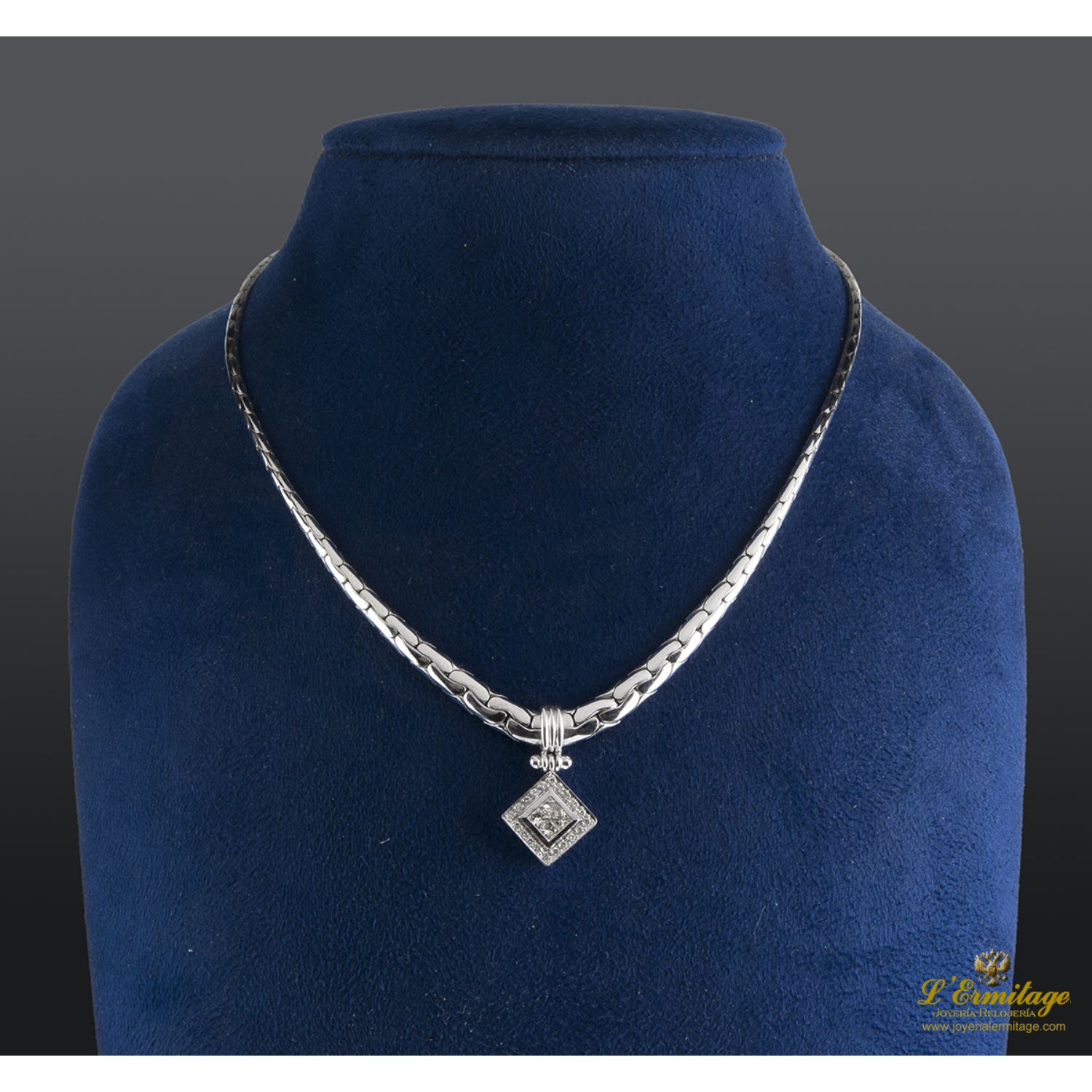 Gargantilla oro blanco con colgante de  diamantes