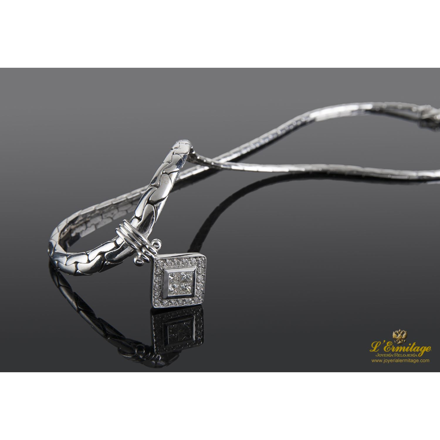 Gargantilla oro blanco con colgante de  diamantes