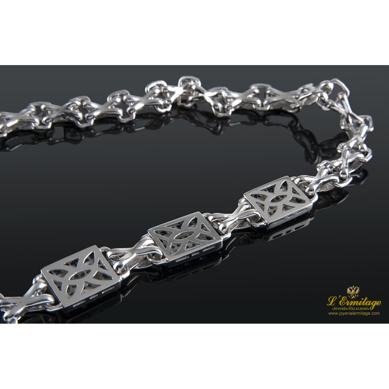 Gargantilla oro blanco zafiros y diamantes.