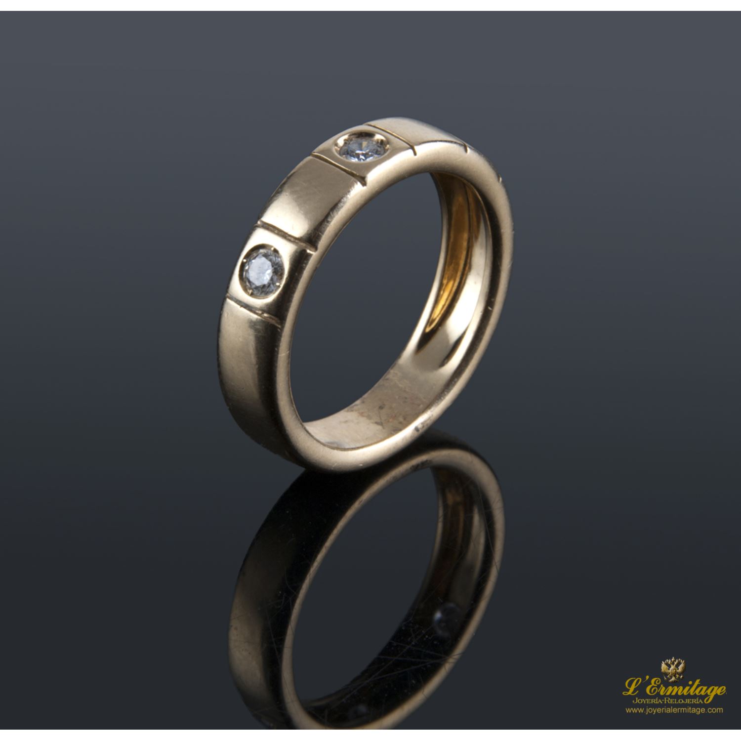 Sortija oro amarillo y tres diamantes