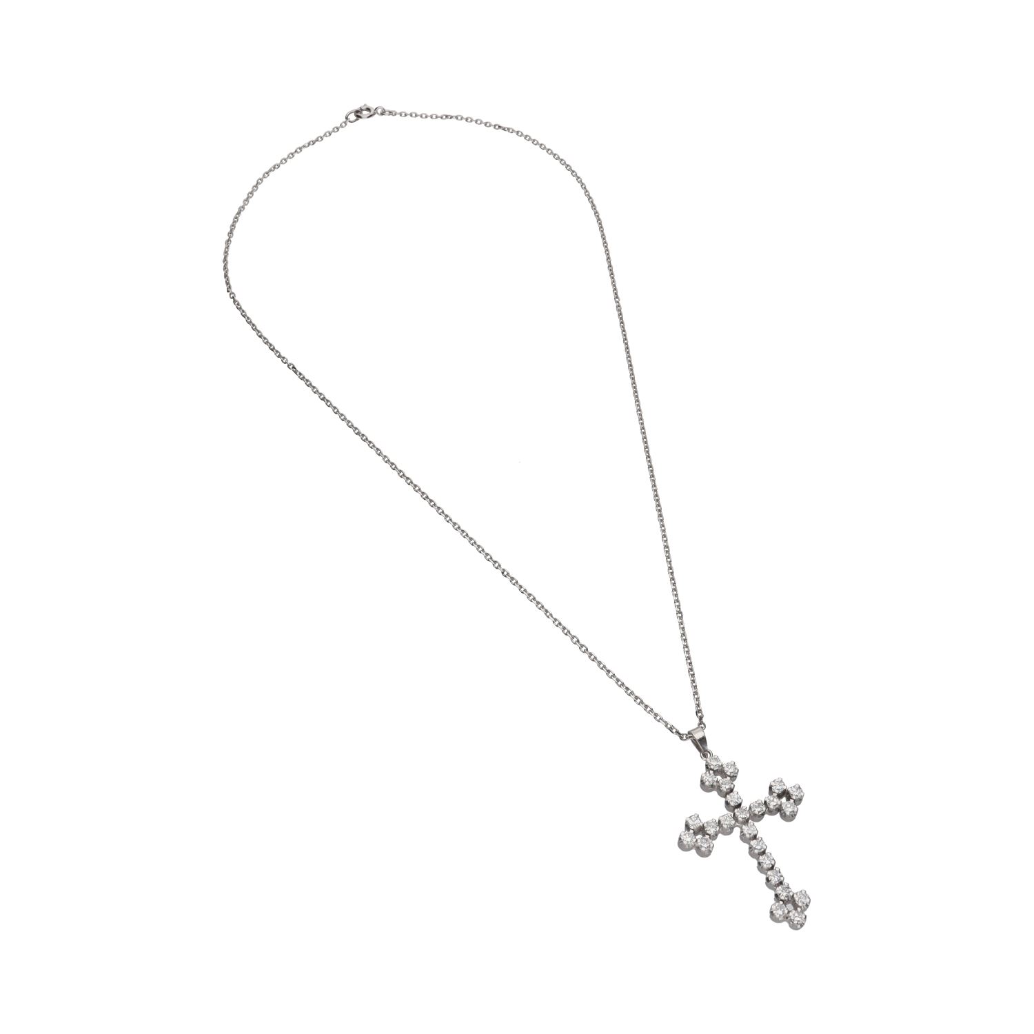 Collar en oro blanco y cruz con brillantes.