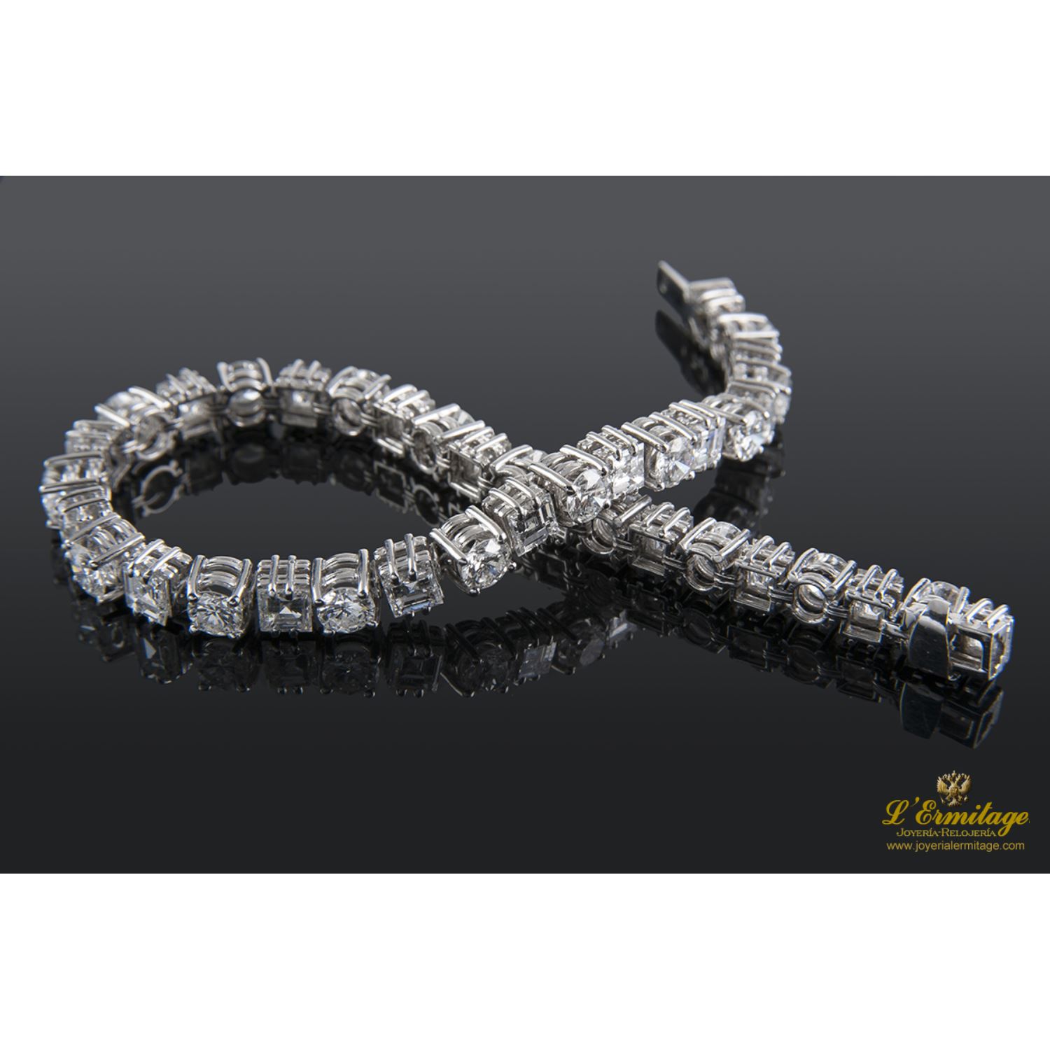 Pulsera riviere oro blanco y diamantes.