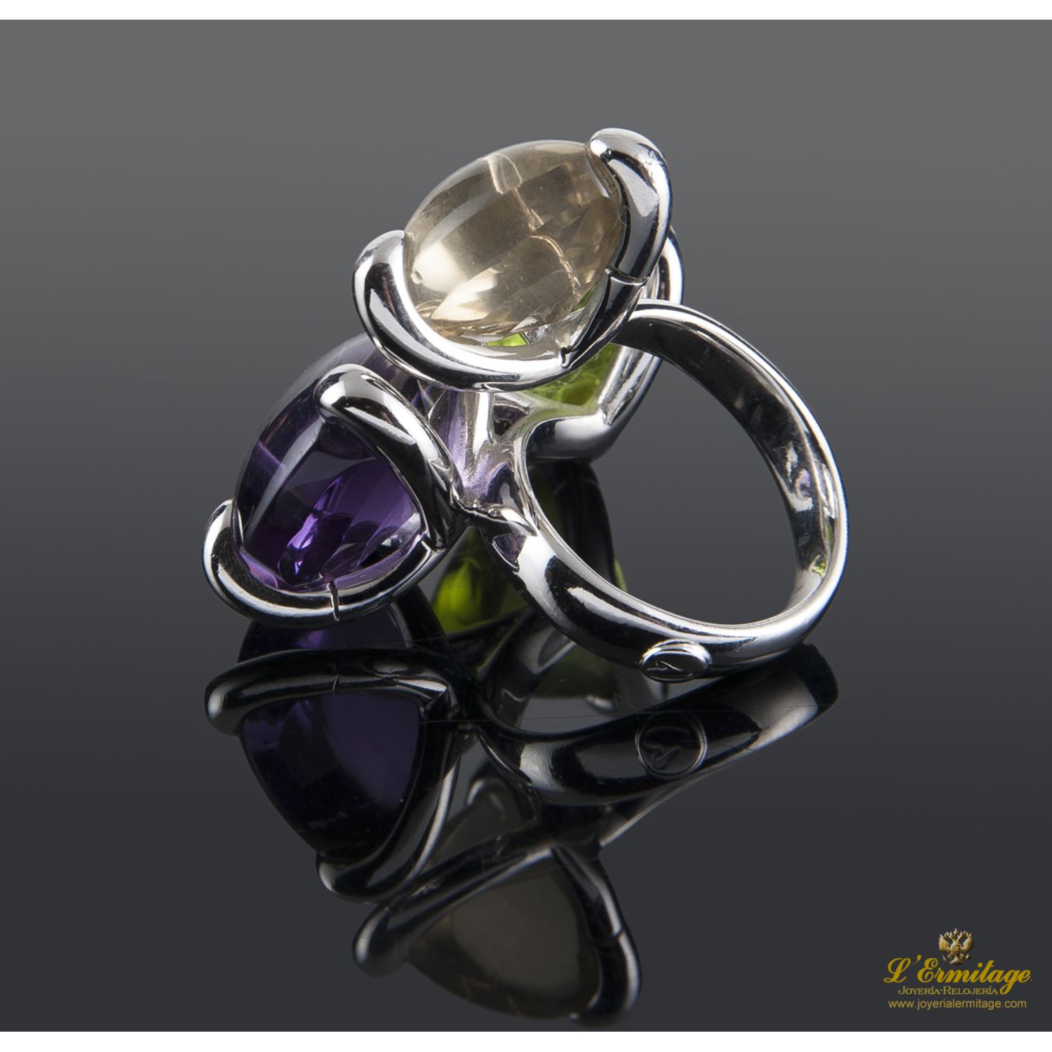 Sortija pomellato oro blanco.