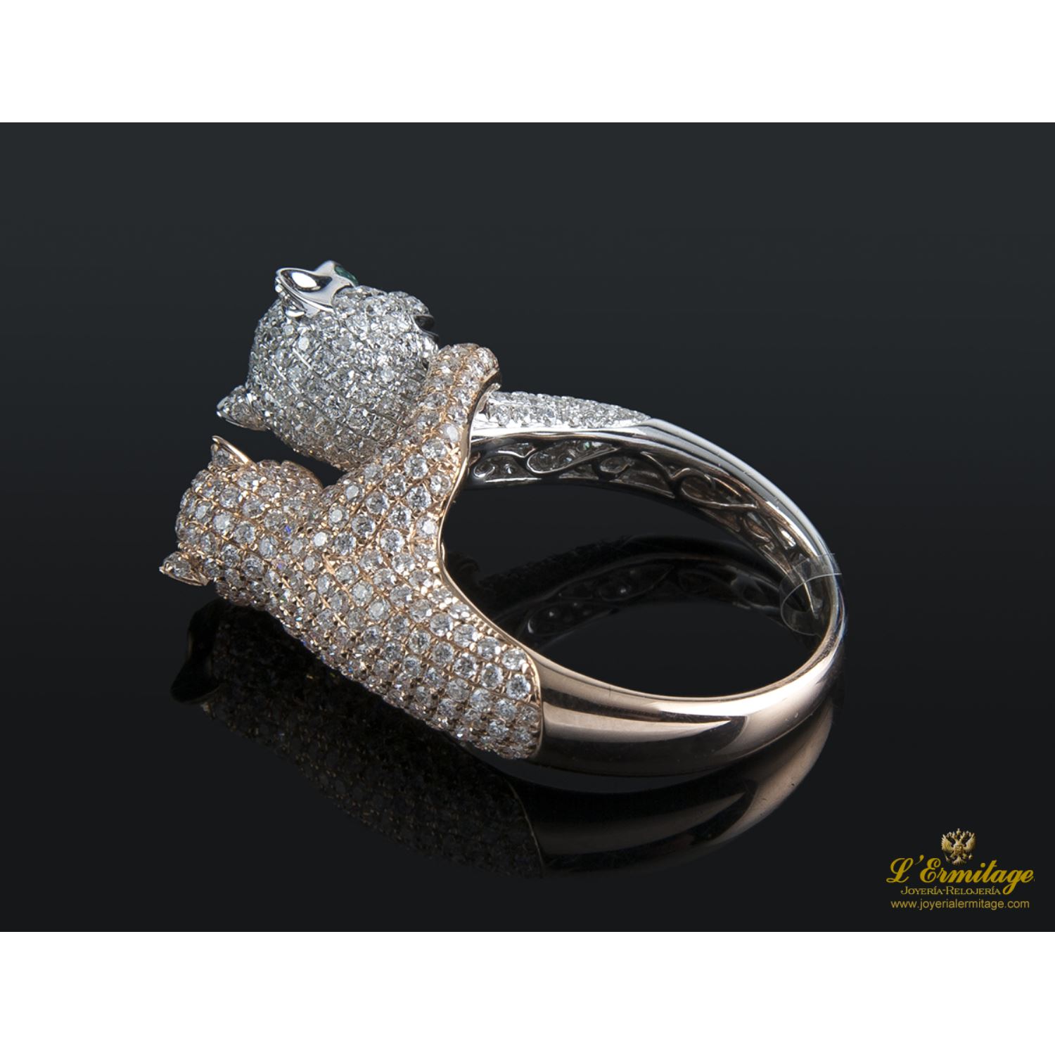 Sortija leopardos oro blanco y oro rosa con cuajado de diamantes.