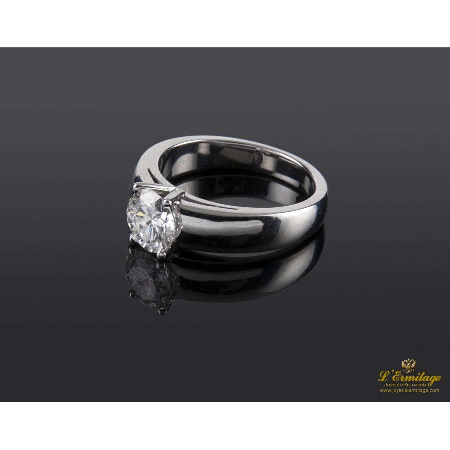 Sortija solitario oro blanco color f, pureza vs2 y peso 1,10 cts.