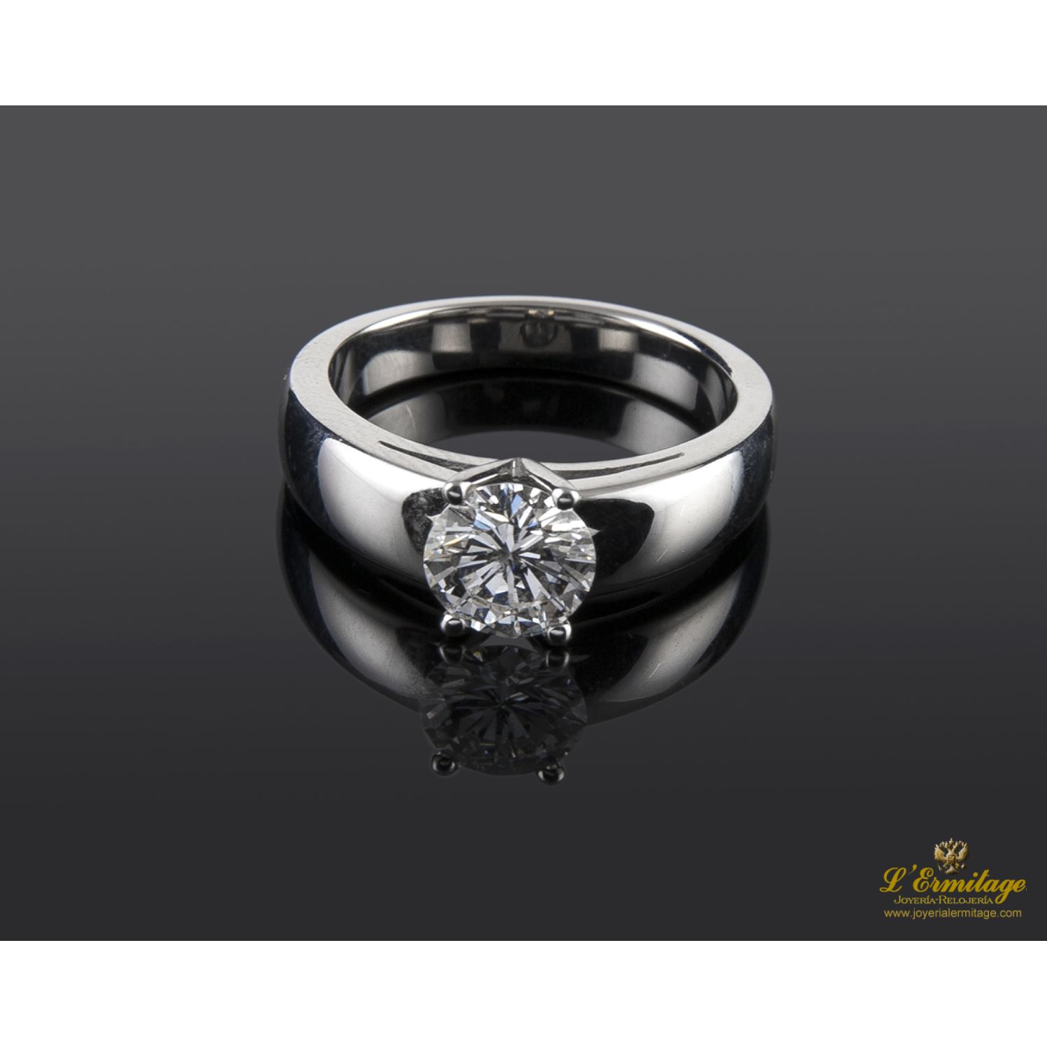 Sortija solitario oro blanco color f, pureza vs2 y peso 1,10 cts.