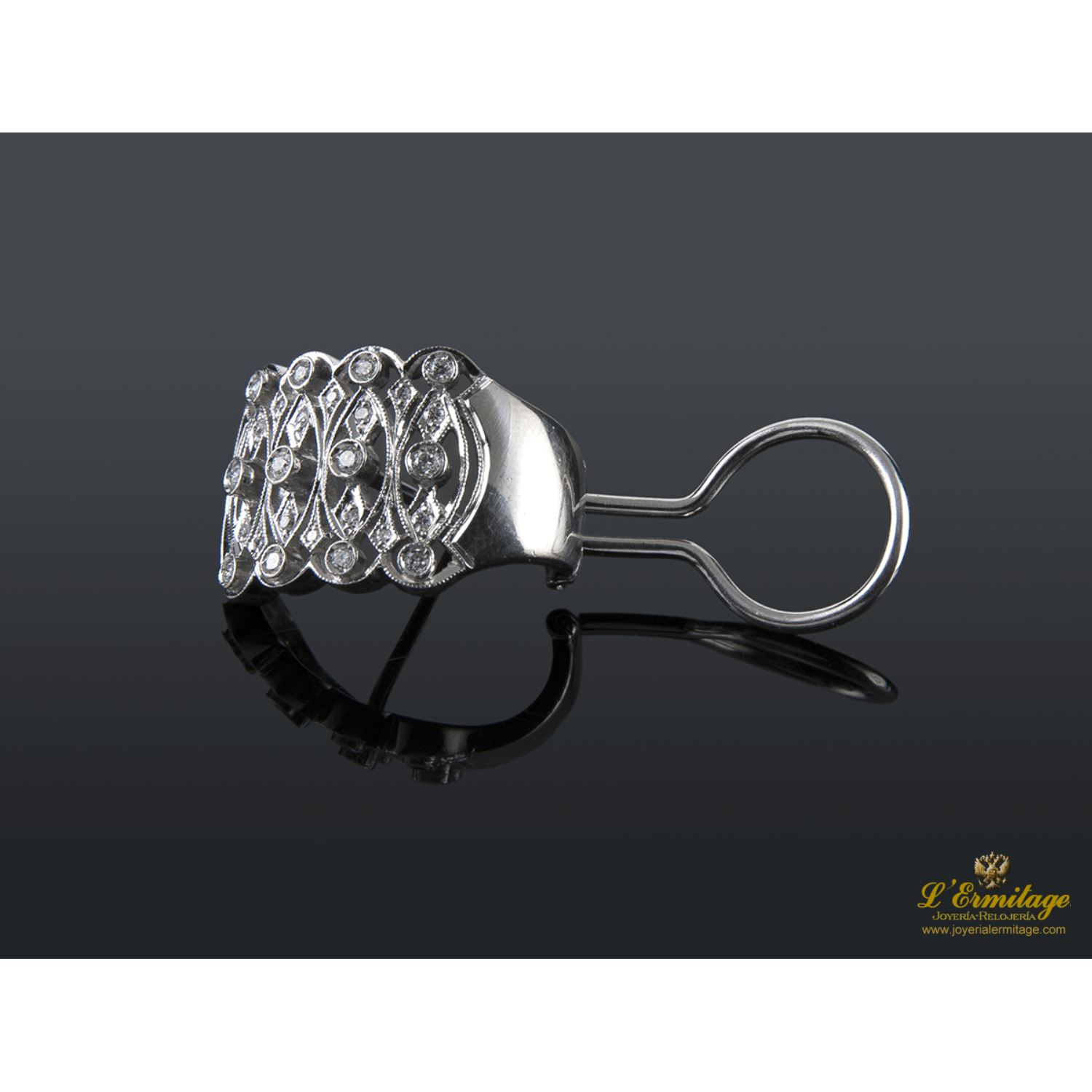 Pendientes realizados en oro blanco y brillantes