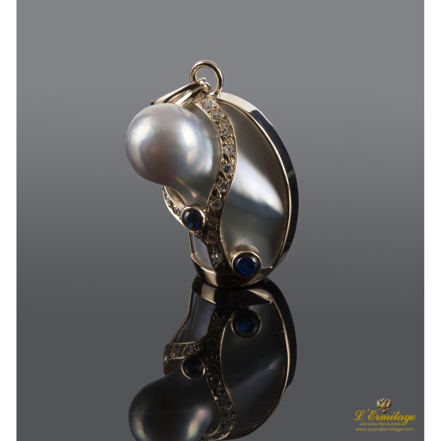 Colgante oro amarillo madre perla zafiros y diamantes