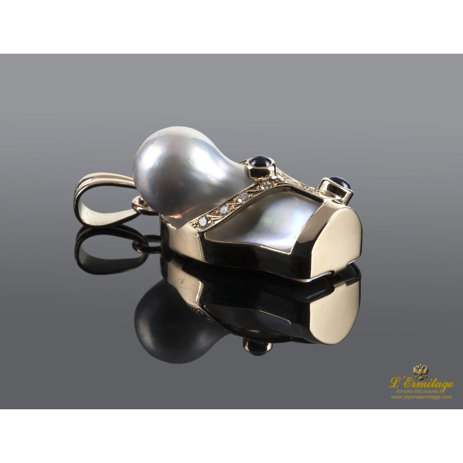 Colgante oro amarillo madre perla zafiros y diamantes