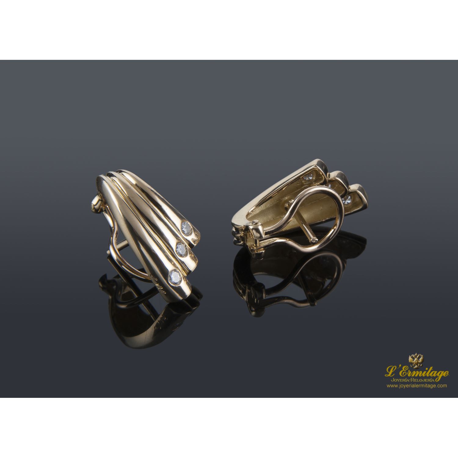 Pendientes en oro amarillo con brillantes.