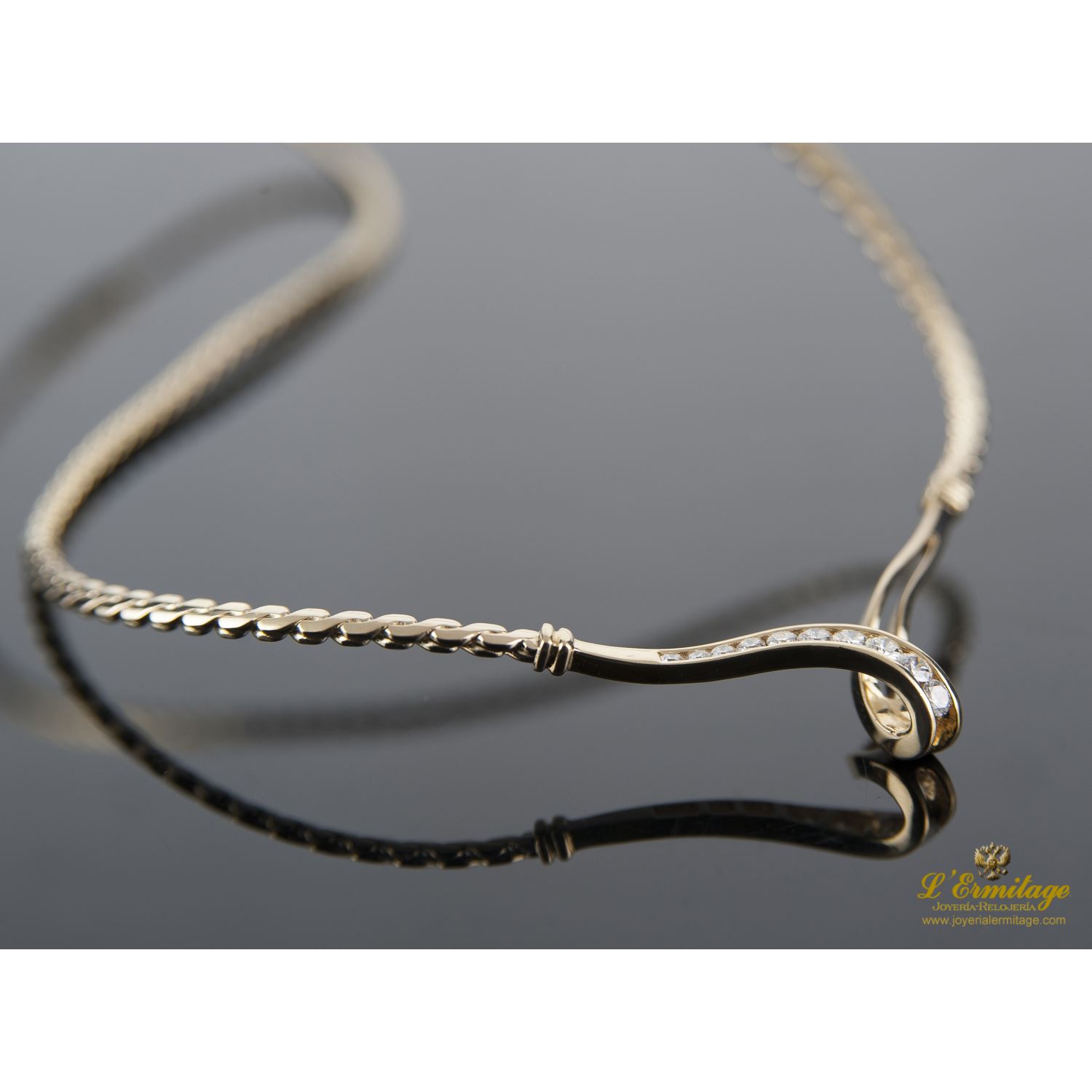 Collar en oro amarillo con brillantes