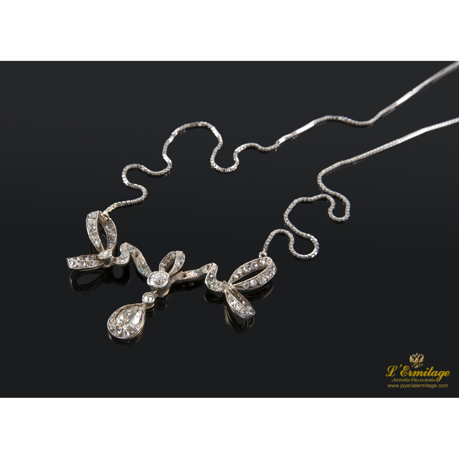 Gargantilla oro blanco y diamantes talla antigua. 50 Cm largo.