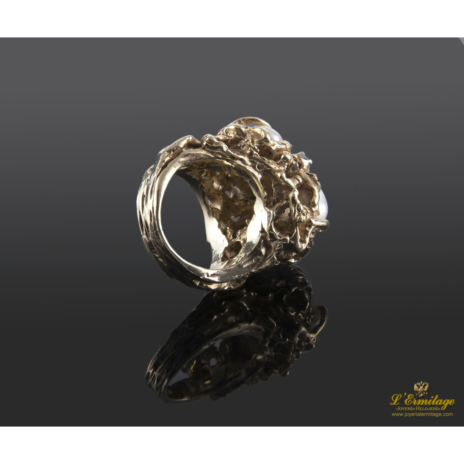 Sortija antigua oro amarillo perlas de río y diamantes. T alla nº 8.