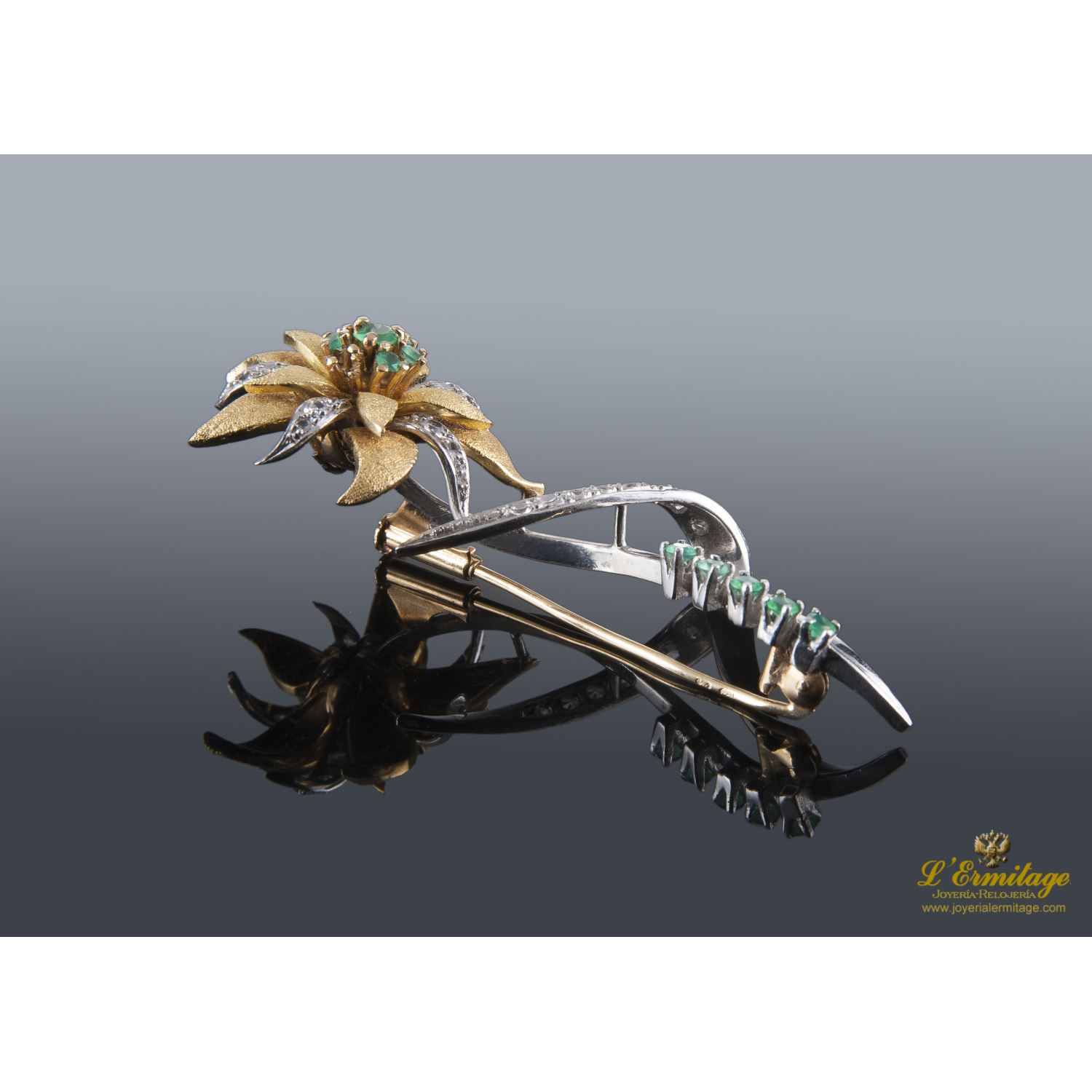 Broche-alfiler antiguo oro amarillo mate y oro blanco con circonitas