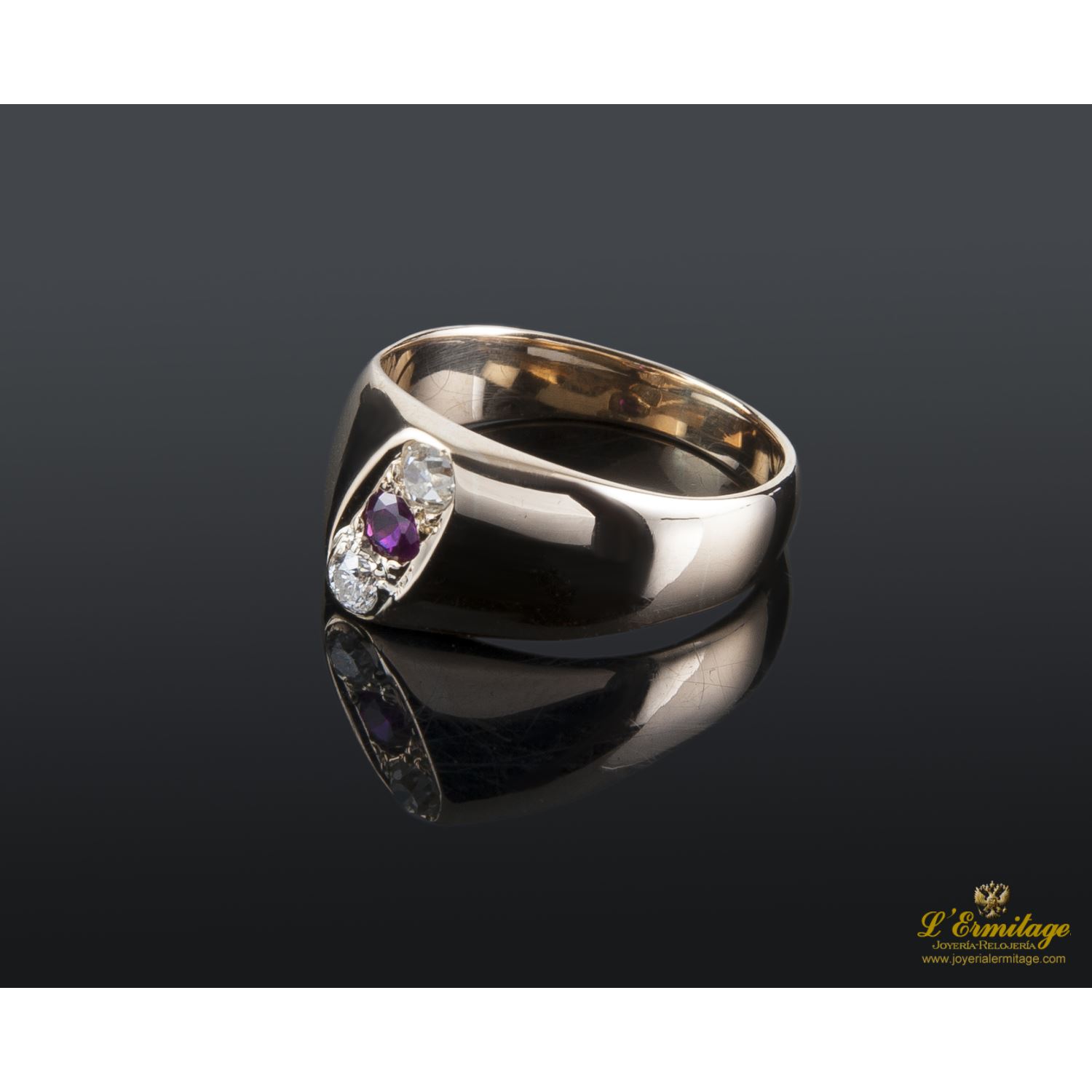 Sortija antigua oro amarillo rubí y diamantes.