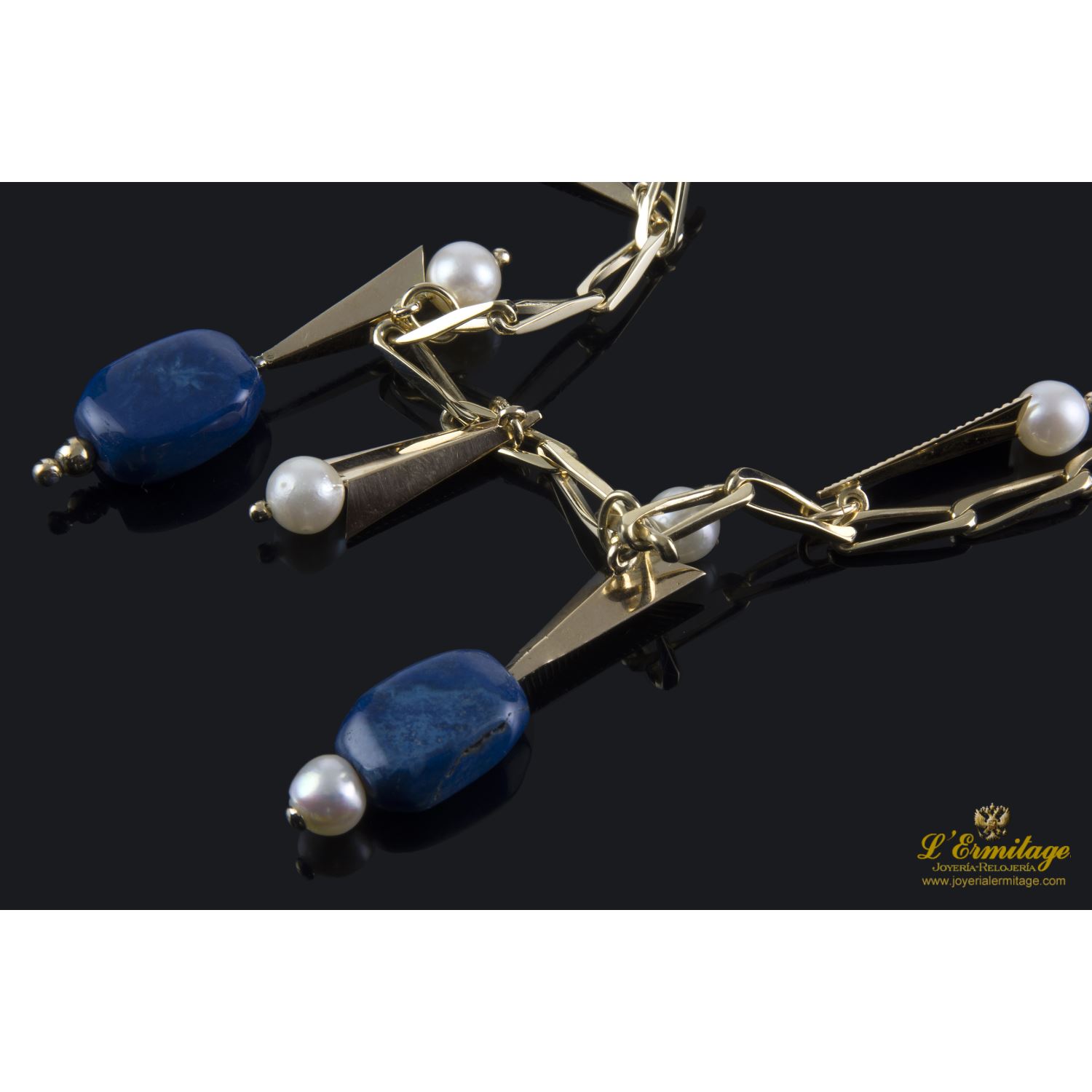 Gargantilla oro amarillo perlas y lapislázuli.