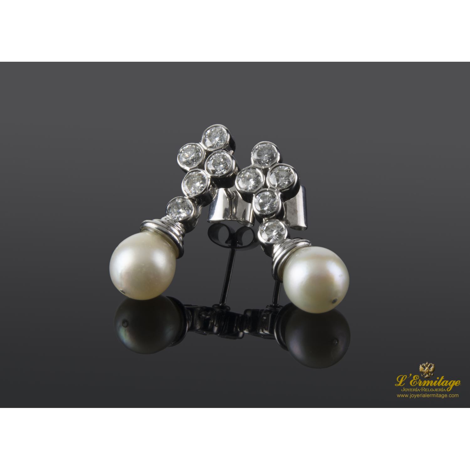 Pendientes colgantes oro blanco perla y diamantes.