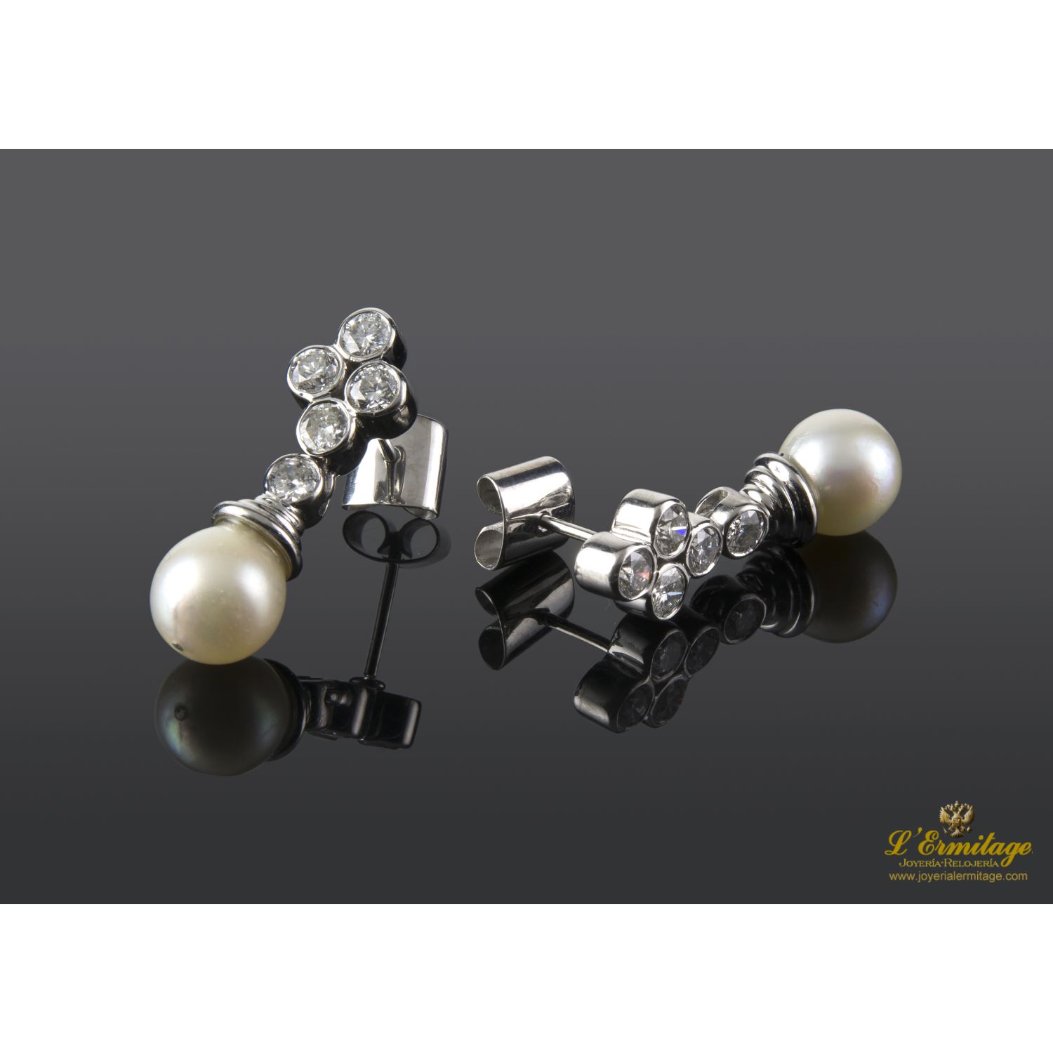 Pendientes colgantes oro blanco perla y diamantes.