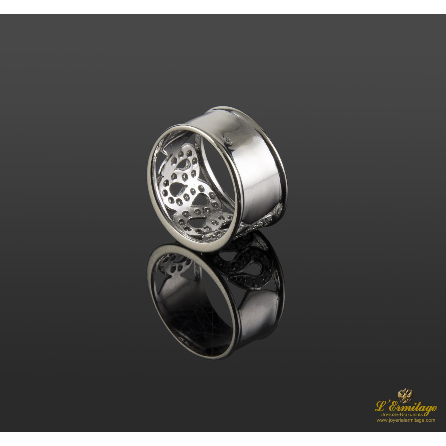 Sortija realizada en oro blanco y brillantes