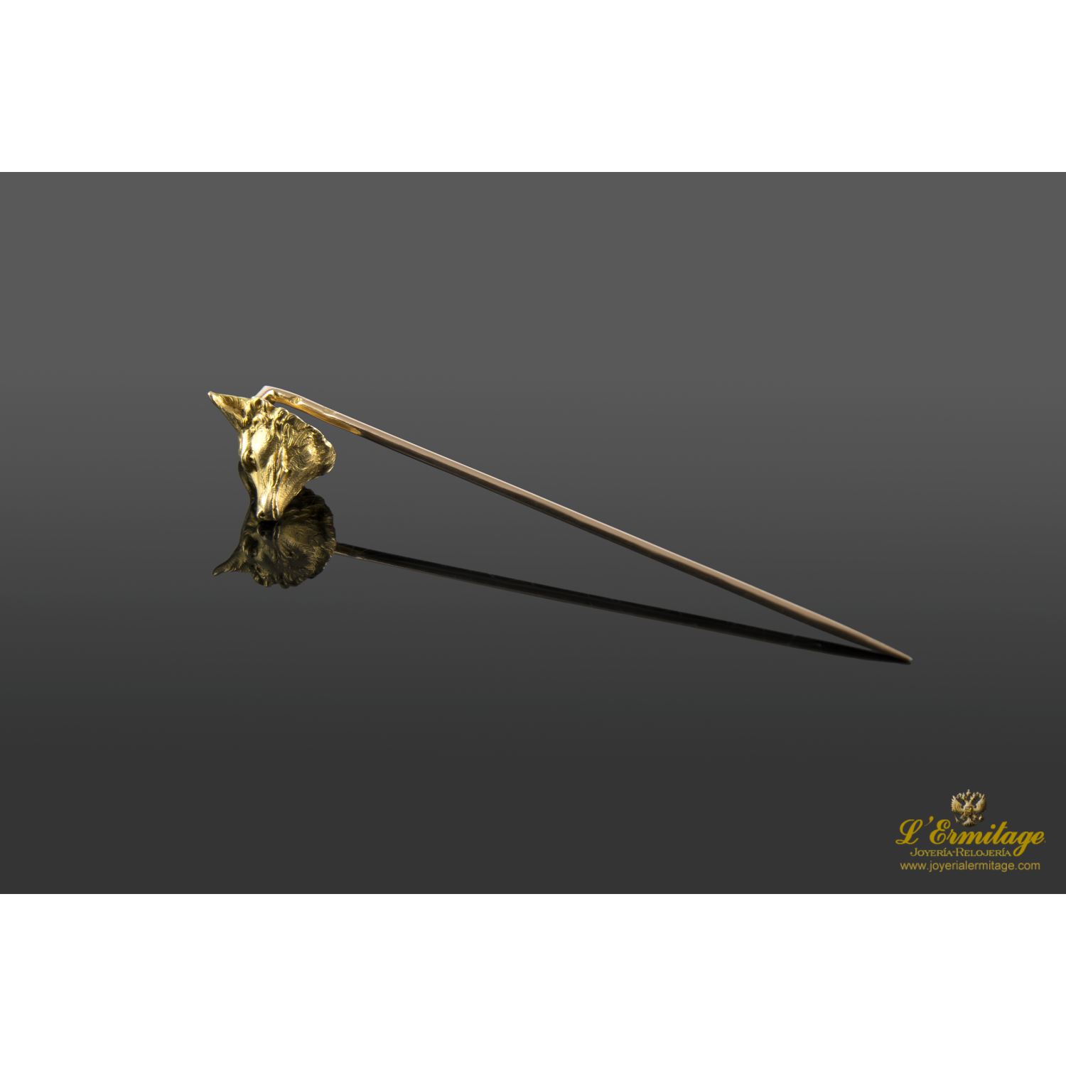 Alfiler de corbata realizado en oro amarillo.