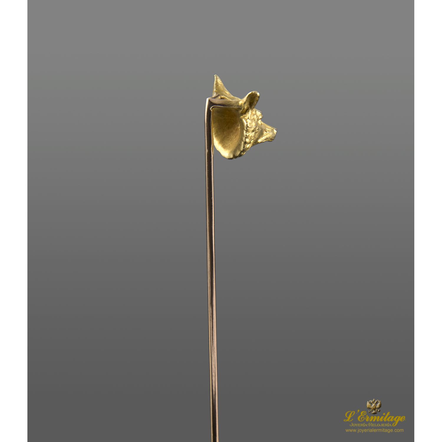 Alfiler de corbata realizado en oro amarillo.