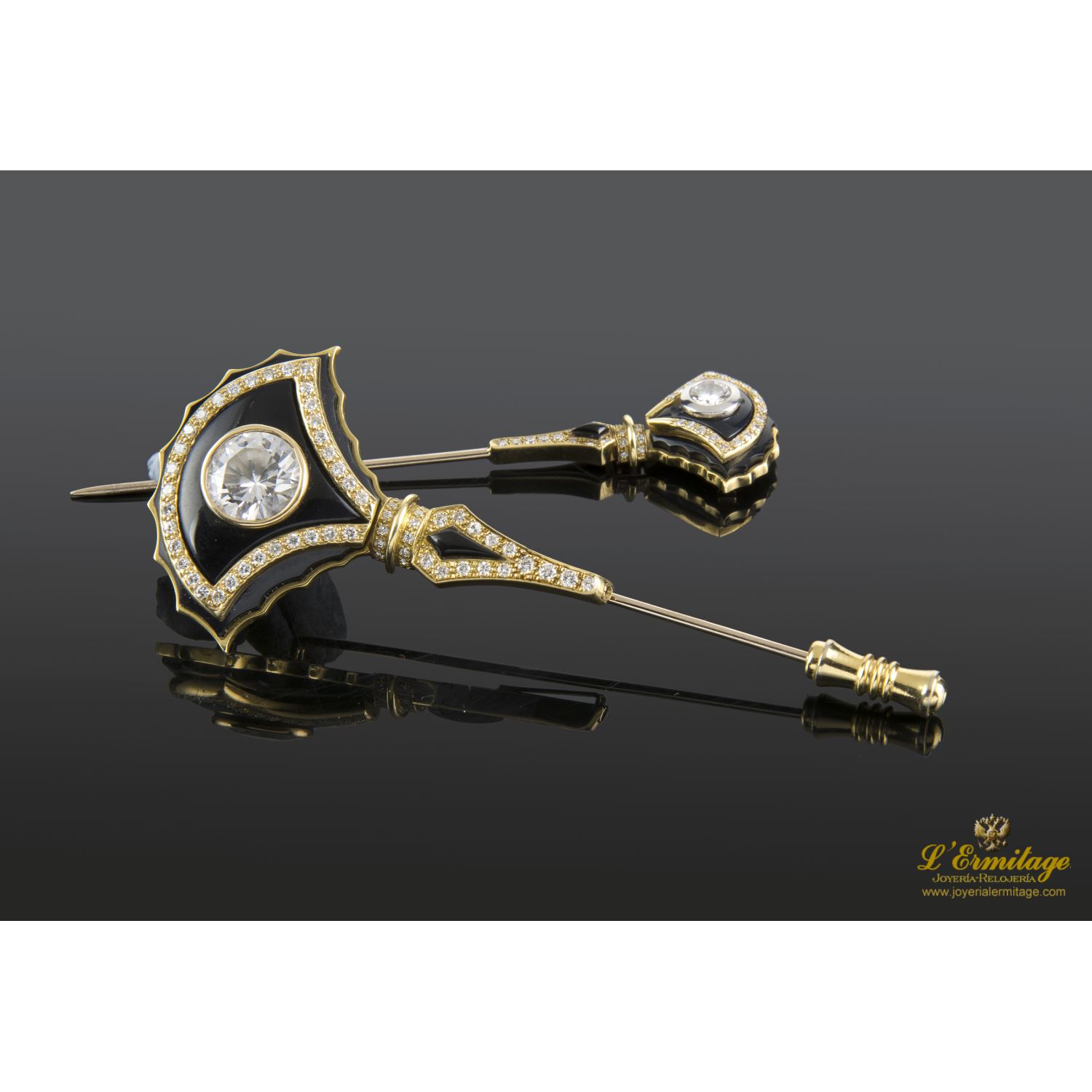 Alfiler oro amarillo ónix y circonitas