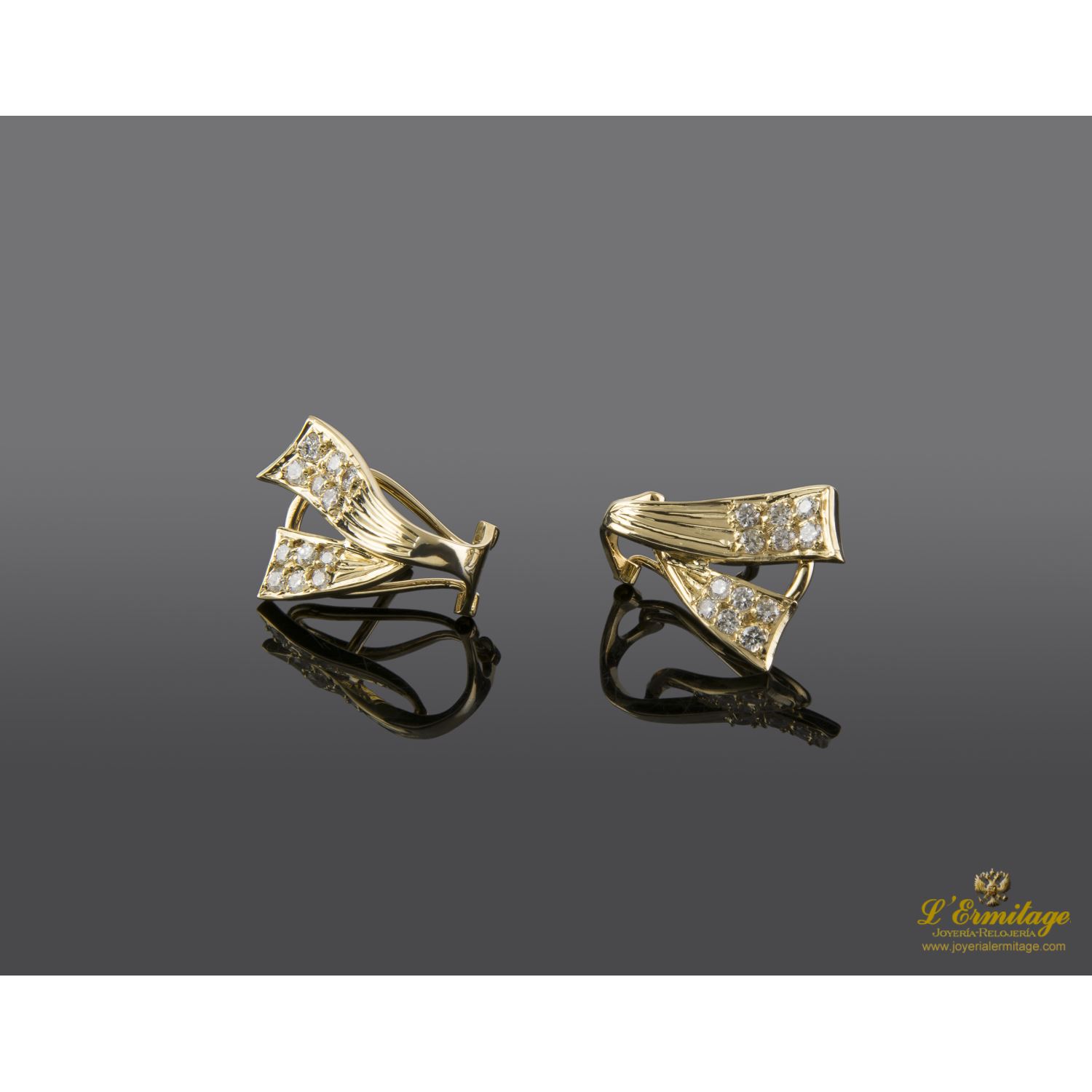 Pendientes en oro amarillo con brillantes.
