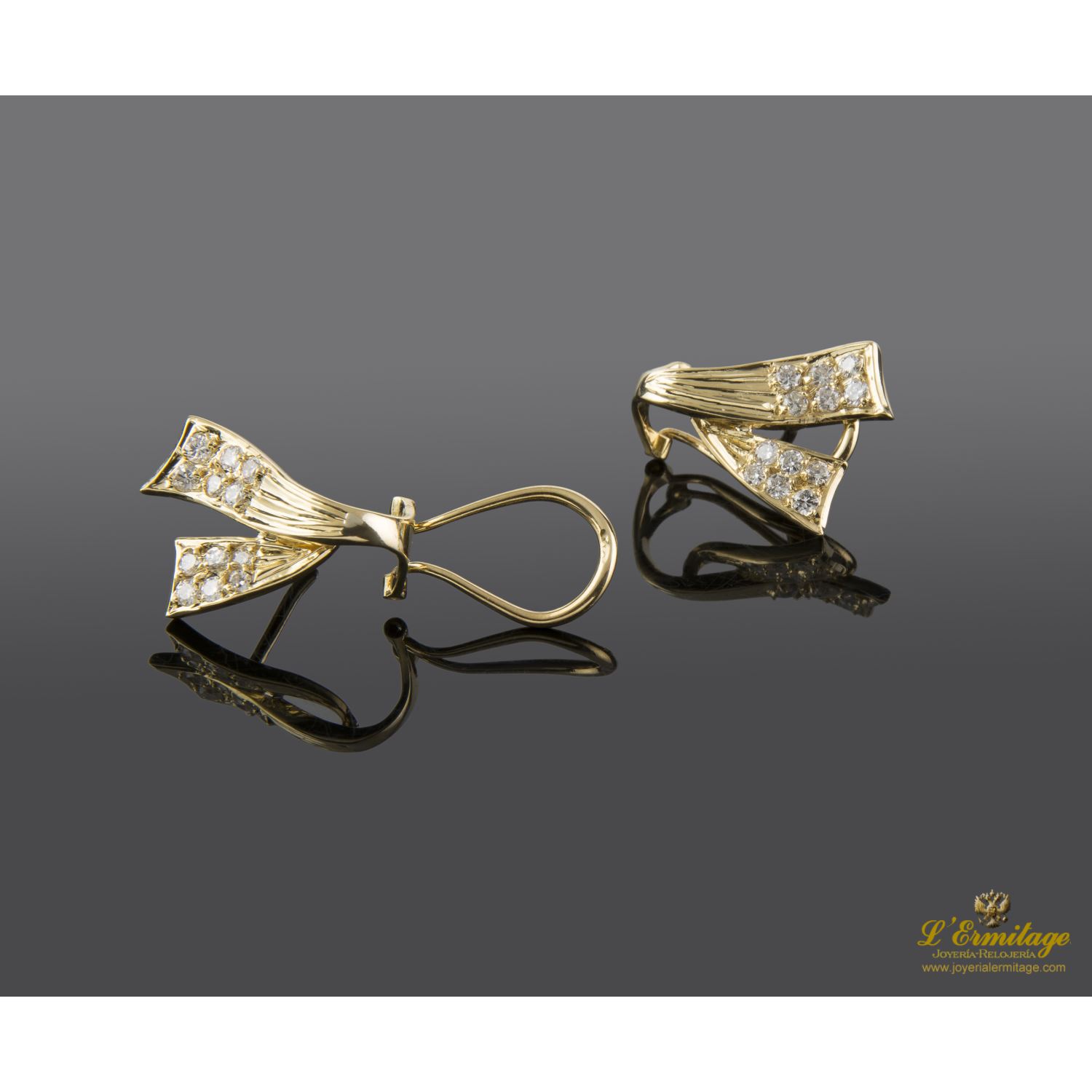 Pendientes en oro amarillo con brillantes.