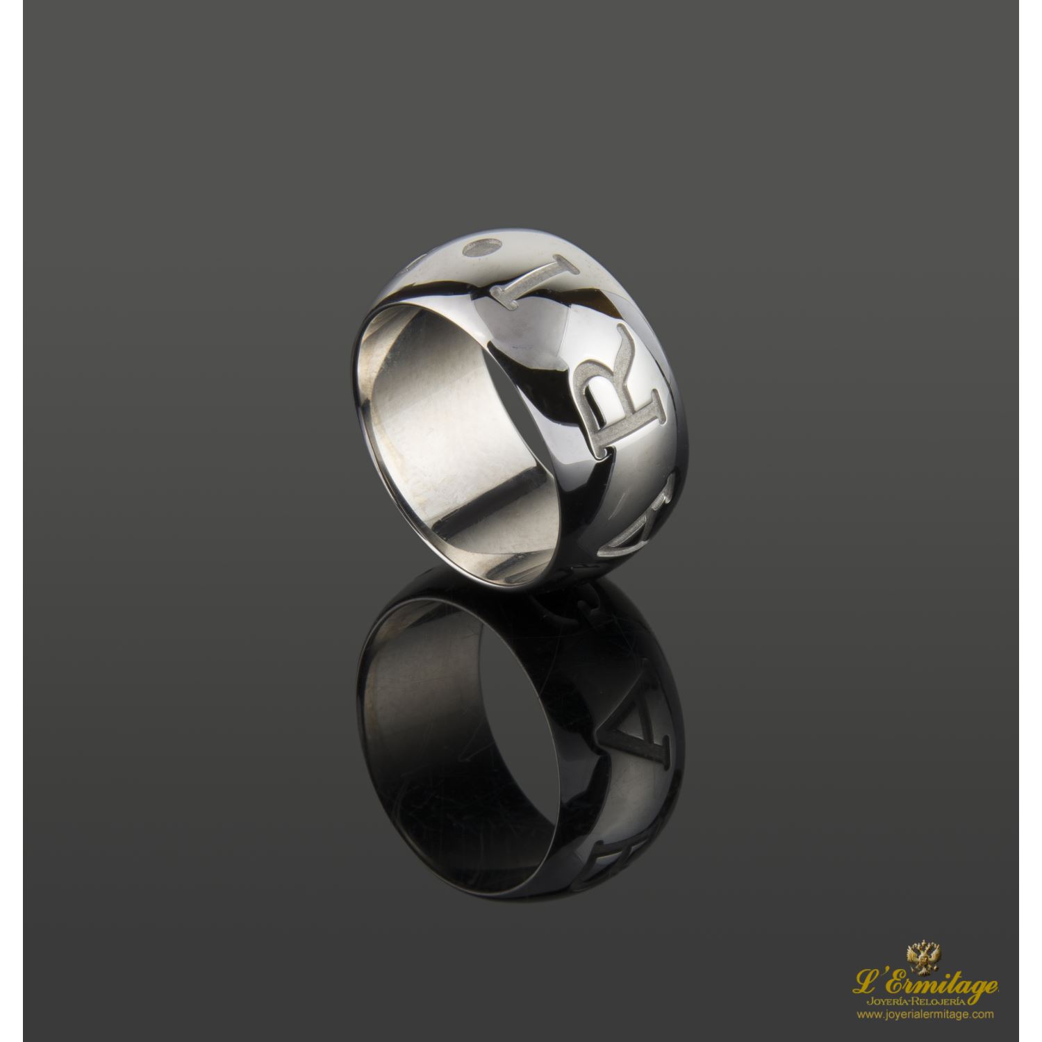 Anillo monologo oro blanco. Talla nº: 15