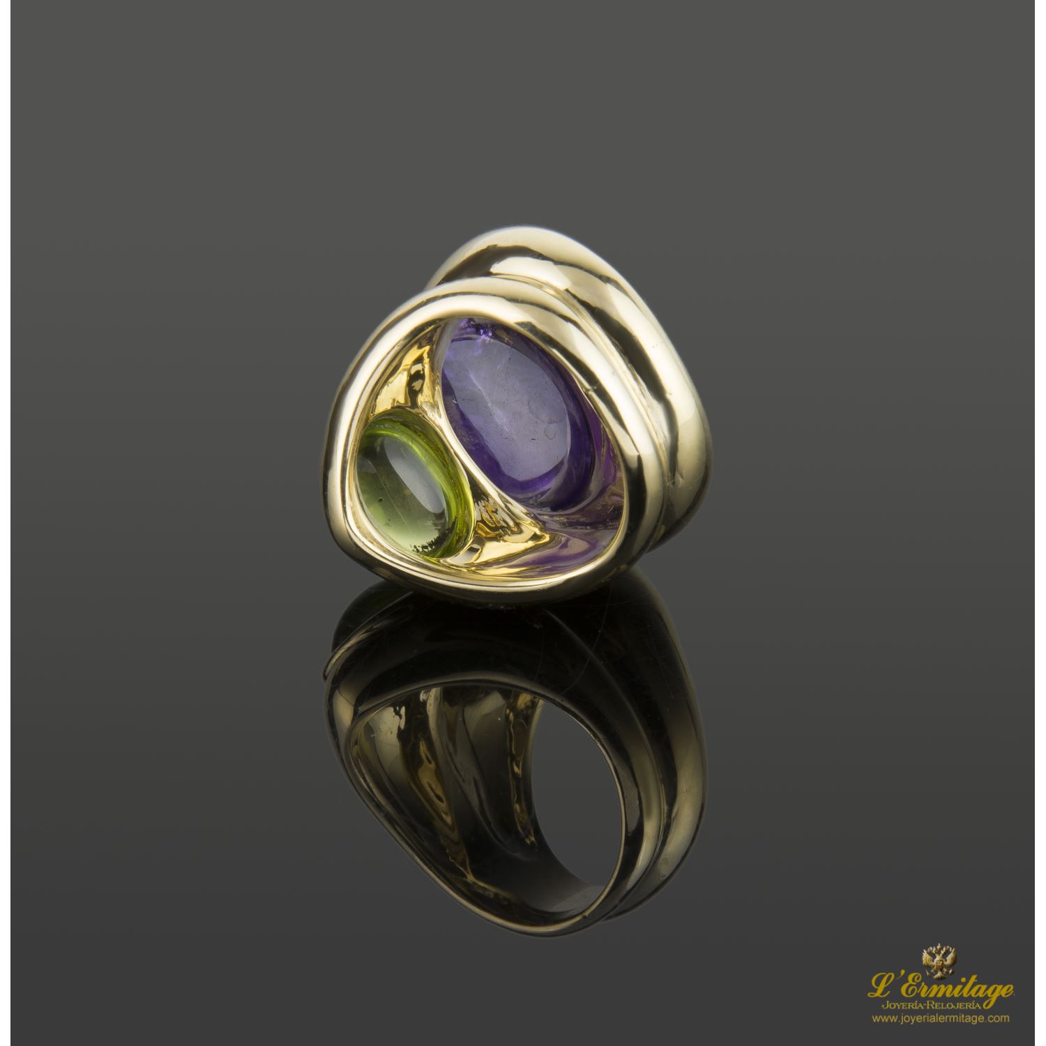 Anillo oro amarillo cabuchones amatista y olivino