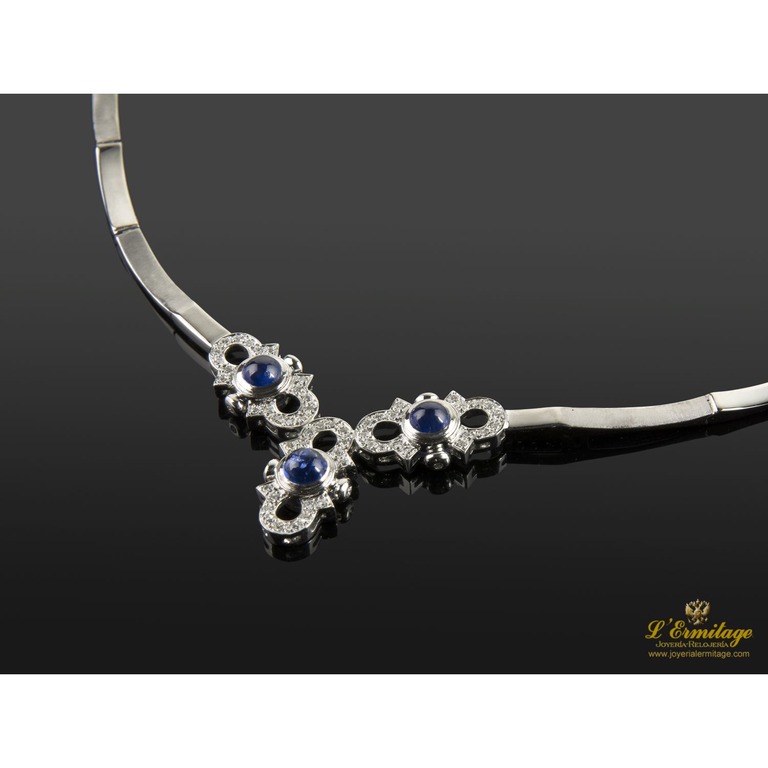 Gargantilla oro blanco articulada zafiros cabuchón y diamantes
