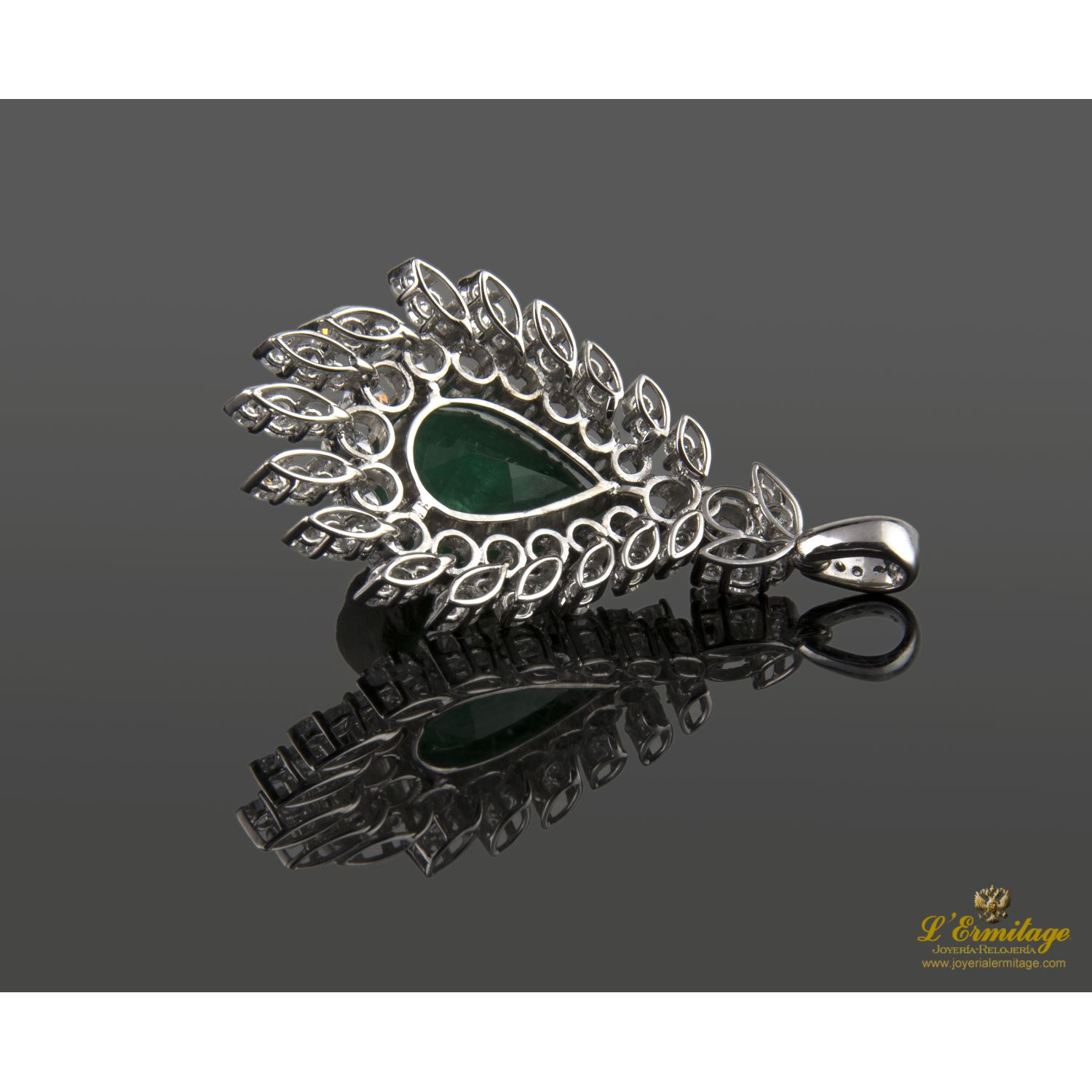 Colgante oro blanco esmeralda y diamantes