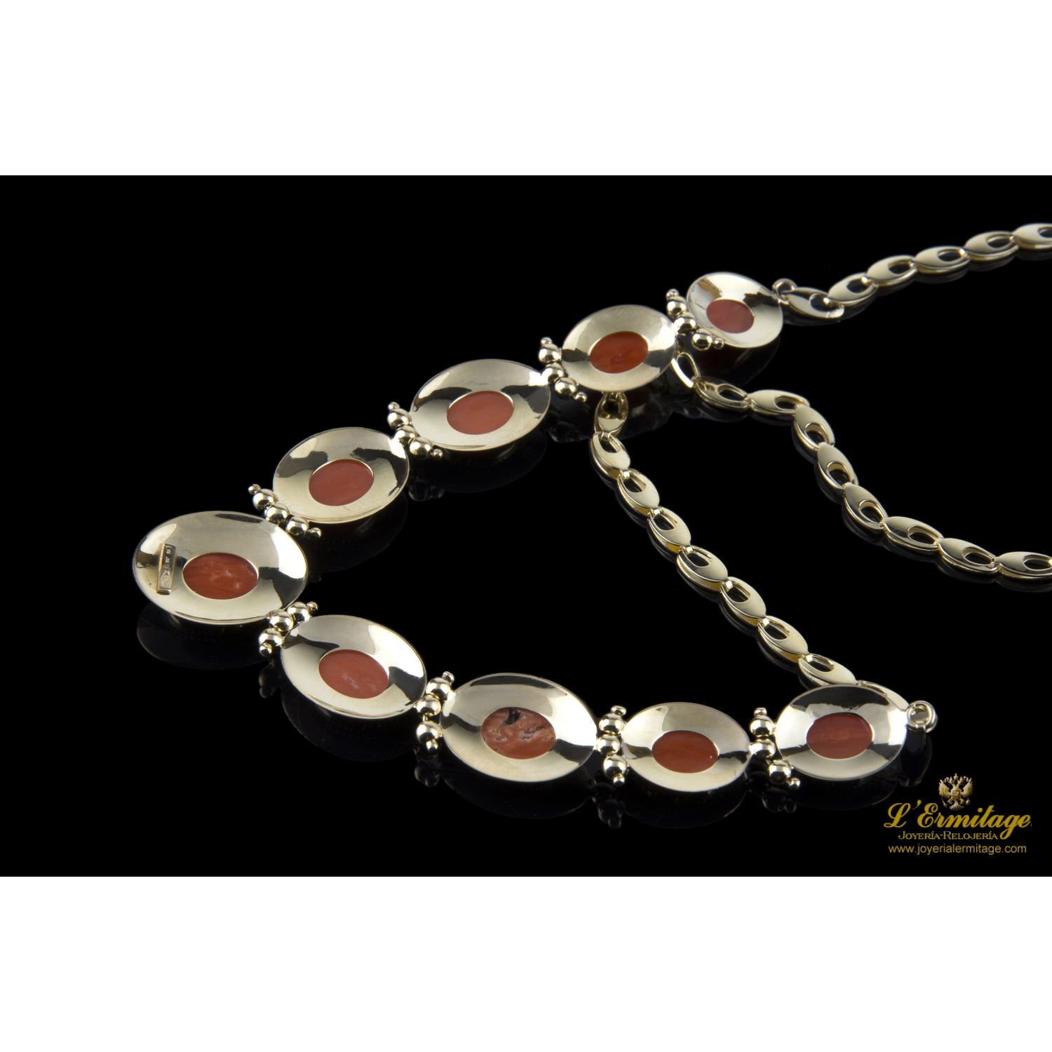 Gargantilla oro amarillo en degrade con cuentas de coral natural